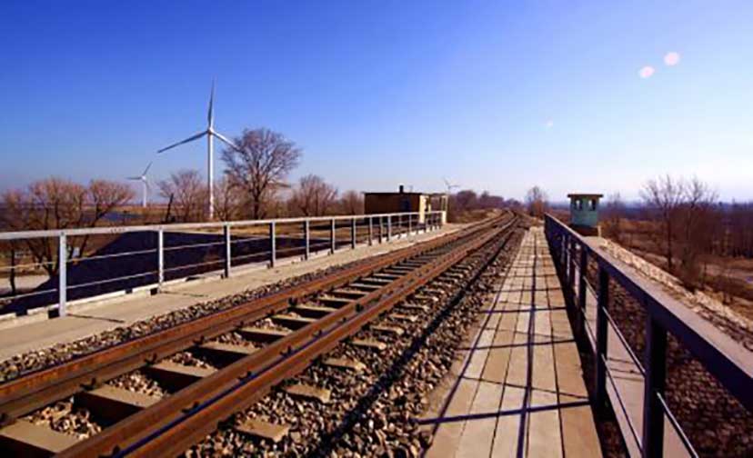 高铁建设领域，加大对机制砂的需求